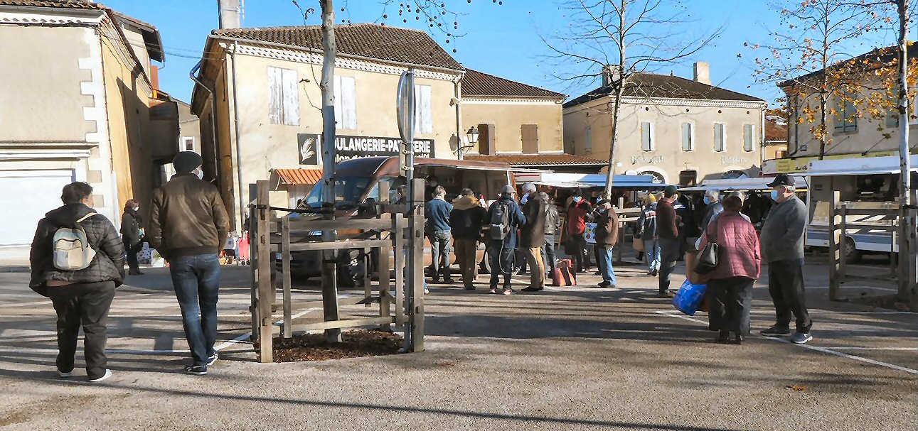 La Place Carnot reste le point central du marché