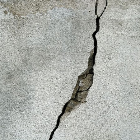 Fissure crack-wall-concrete-texture.jpg