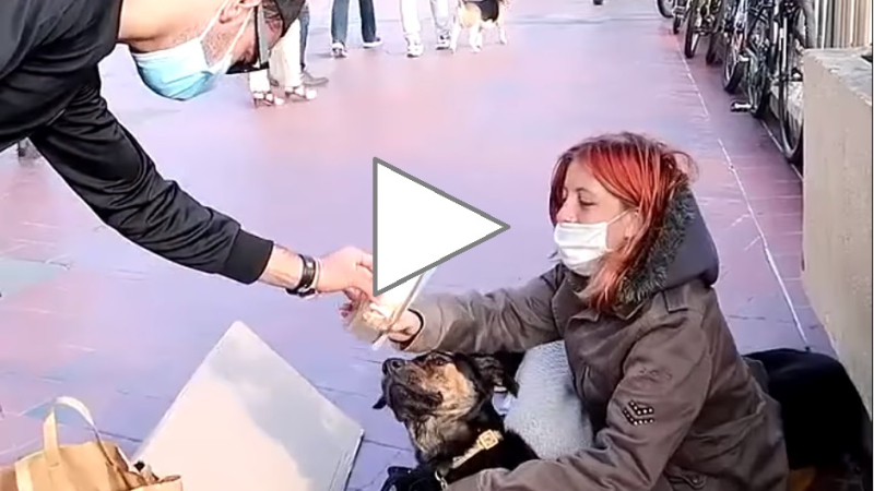 Video. Ces jeunes qui offrent des courses et de l'argent aux SDF font le buzz sur Facebook