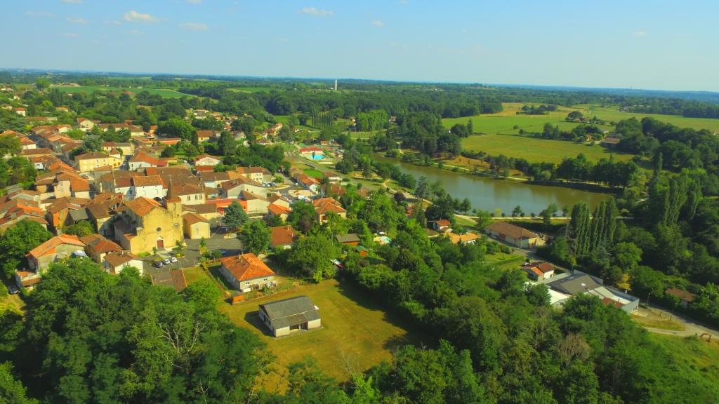 Castelnau d’Auzan - Vue du drone de Laurent Lainé