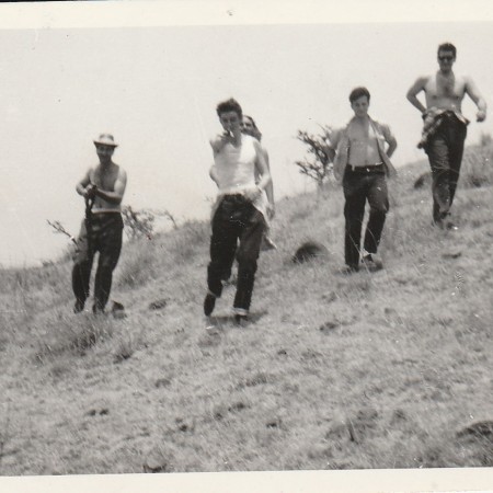 Octavio Alberola en exercice Guerrilla à Mexico en 1959.jpg