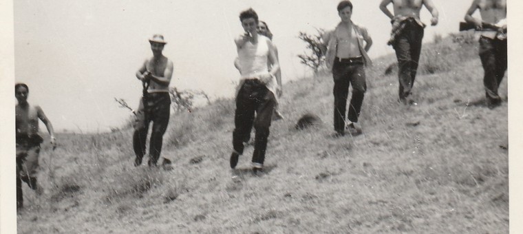 Octavio Alberola en exercice Guerrilla à Mexico en 1959.jpg