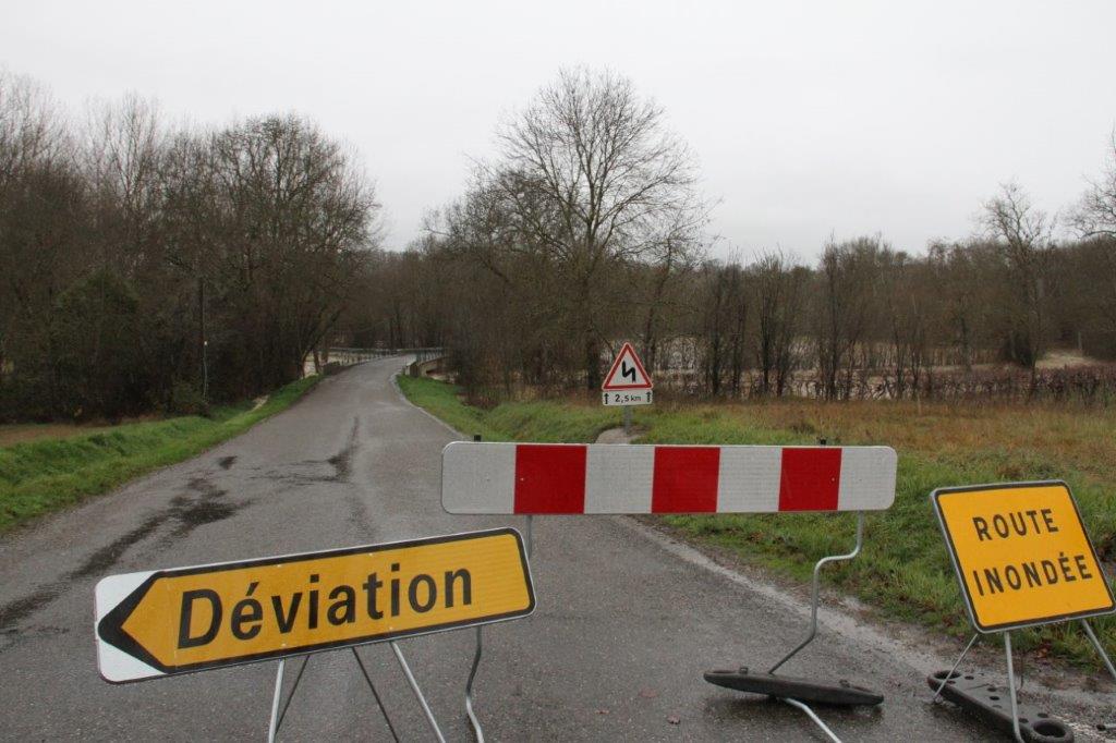 La route vers Larroque-sur-l’Osse est bel et bien coupée, cette fois - Photos Marc Le Saux
