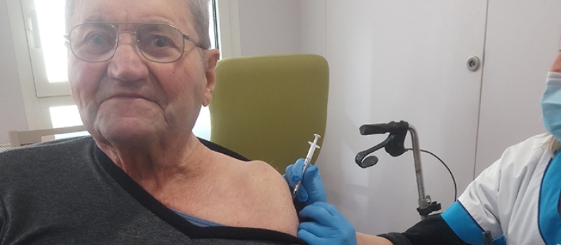 Le premier vacciné contre la Covid 19,