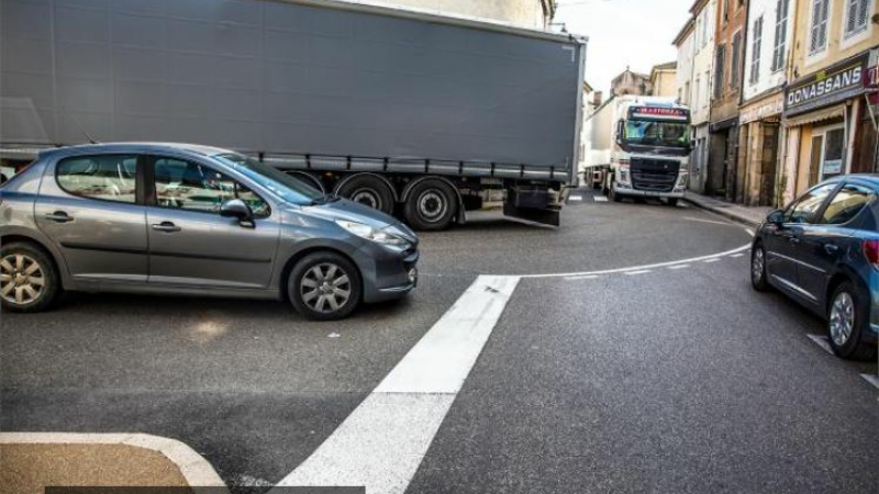 Les poids lourds interdits de Manciet à Barcelonne
