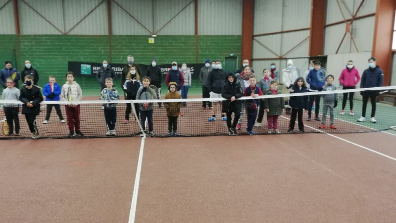 Les joueurs de tennis bravent le froid