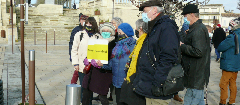 Amnesty International France a manifesté " pour le droit de manifester" 