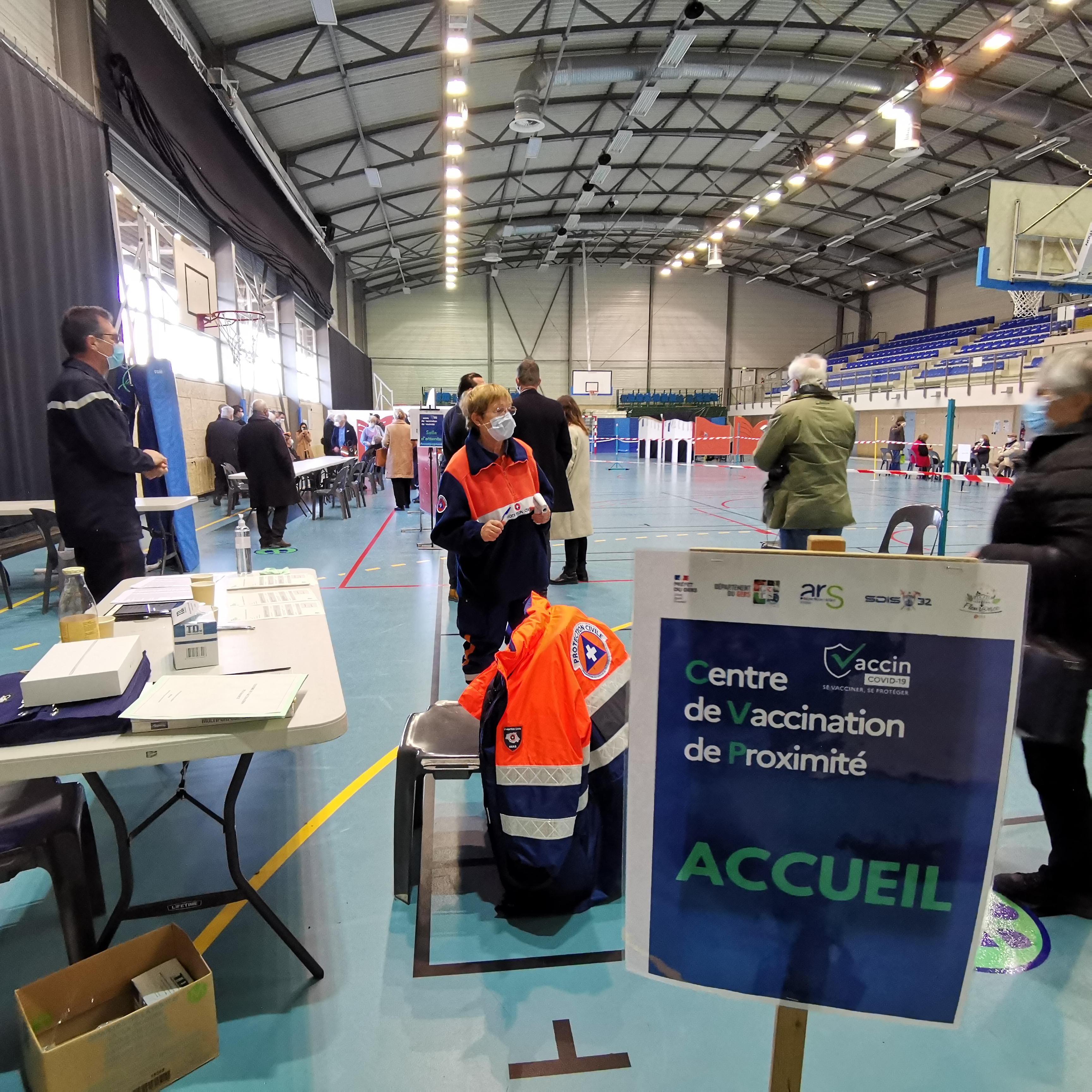 Vaccination dans la salle omnisports