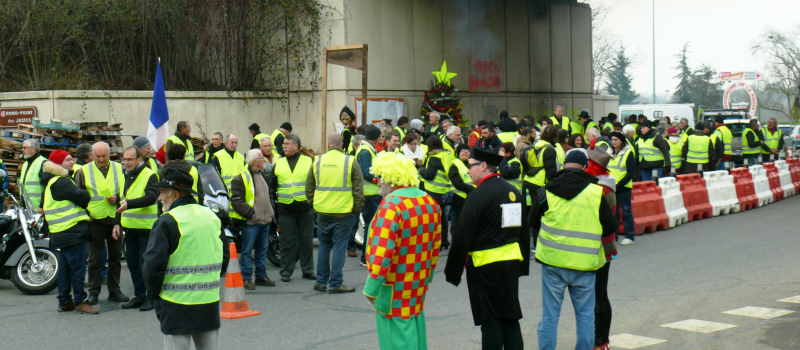 Les Gilets Jaunes se retrouvent au rond point des Justes