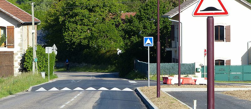 Ralentisseurs illégaux : Une plateforme en ligne pour les signaler