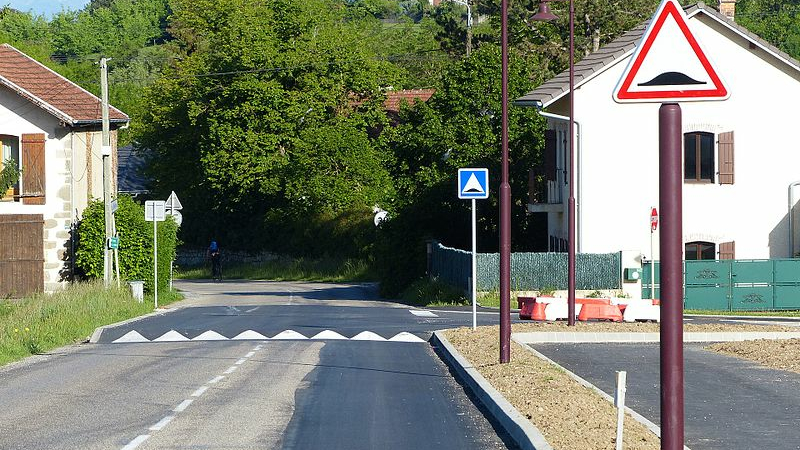 Ralentisseurs illégaux : Une plateforme en ligne pour les signaler