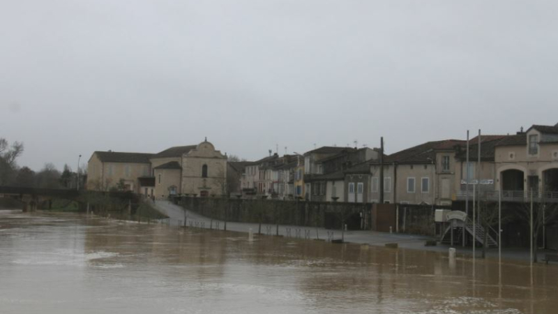 Vigicrues : Alerte, les cours d'eau sont en crue, de plus en plus de routes fermées