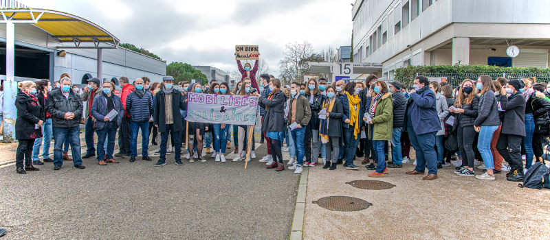 Manif contre le non-financement d'enseignements à Nogaro