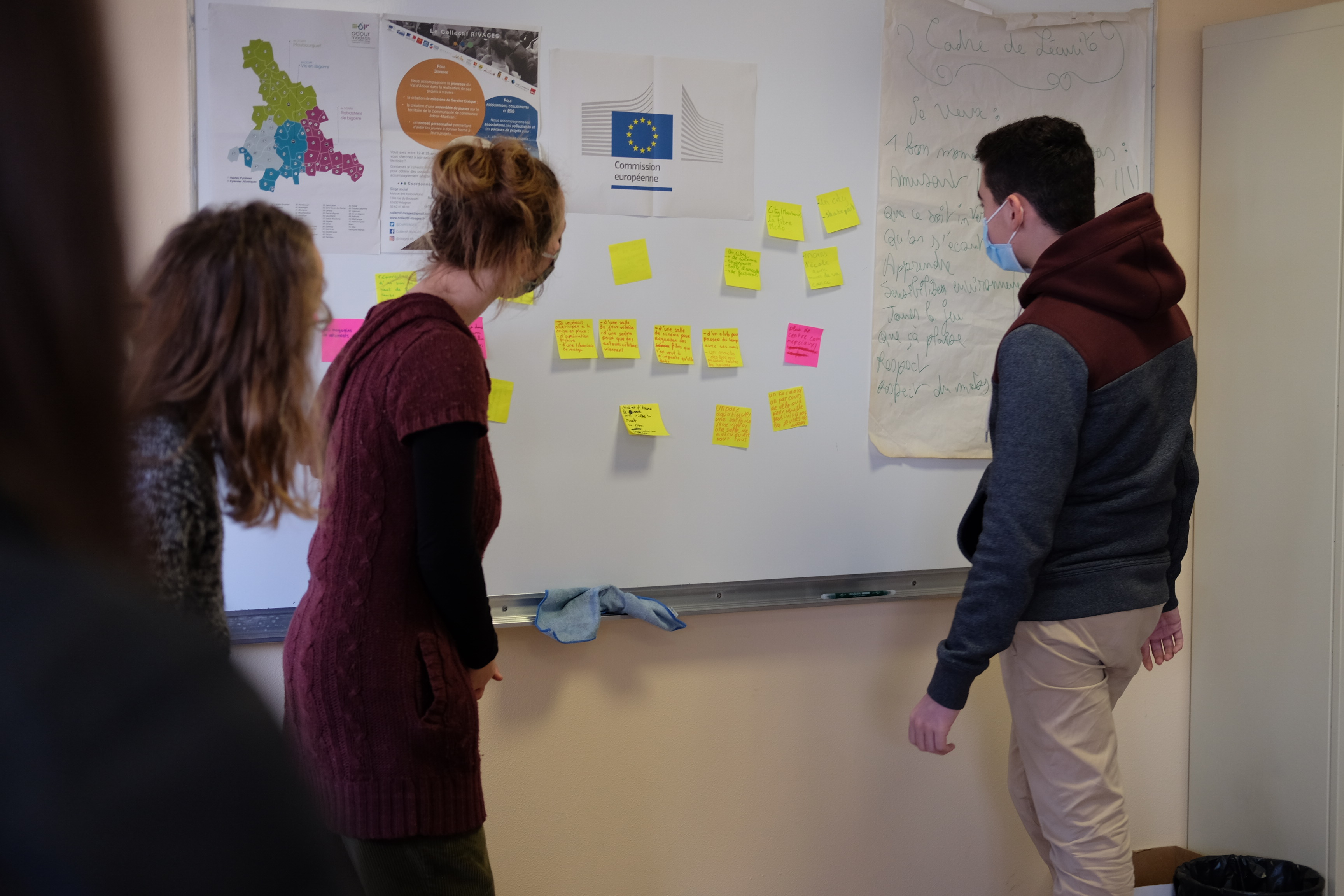 Un atelier de la citoyenneté photo asso//Rivages