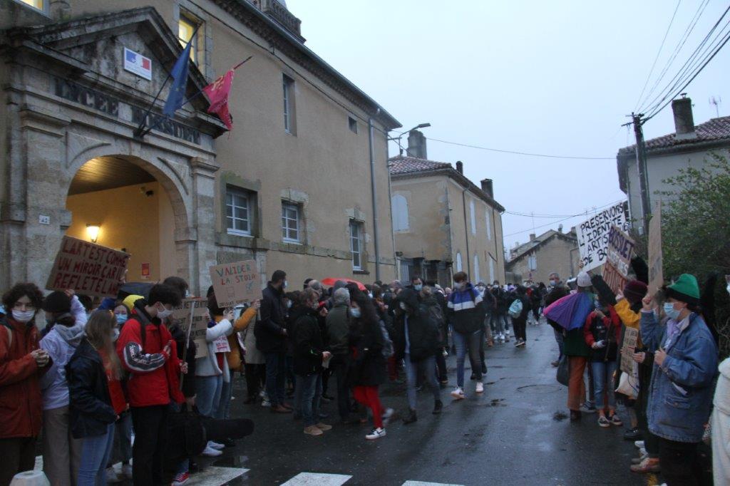 A Condom, le mécontentement les avait tous réunis dans la rue devant le Lycée Bossuet - Photo MLS
