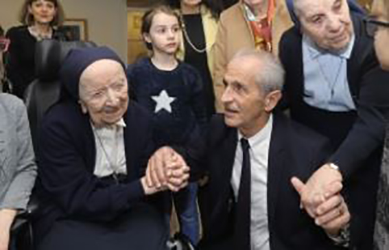 archive 2020 soeur andre et Hubert Falco maire de Toulon