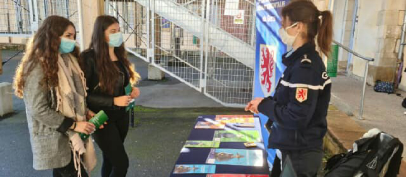 La gendarmerie informe et recrute
