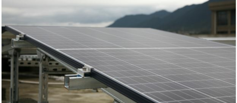 Des parkings ombragés autour du gymnase grâce au photovoltaïque