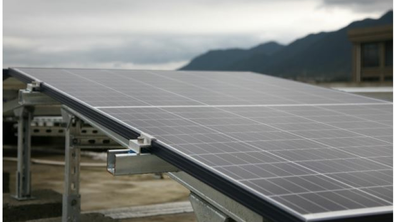 Des parkings ombragés autour du gymnase grâce au photovoltaïque