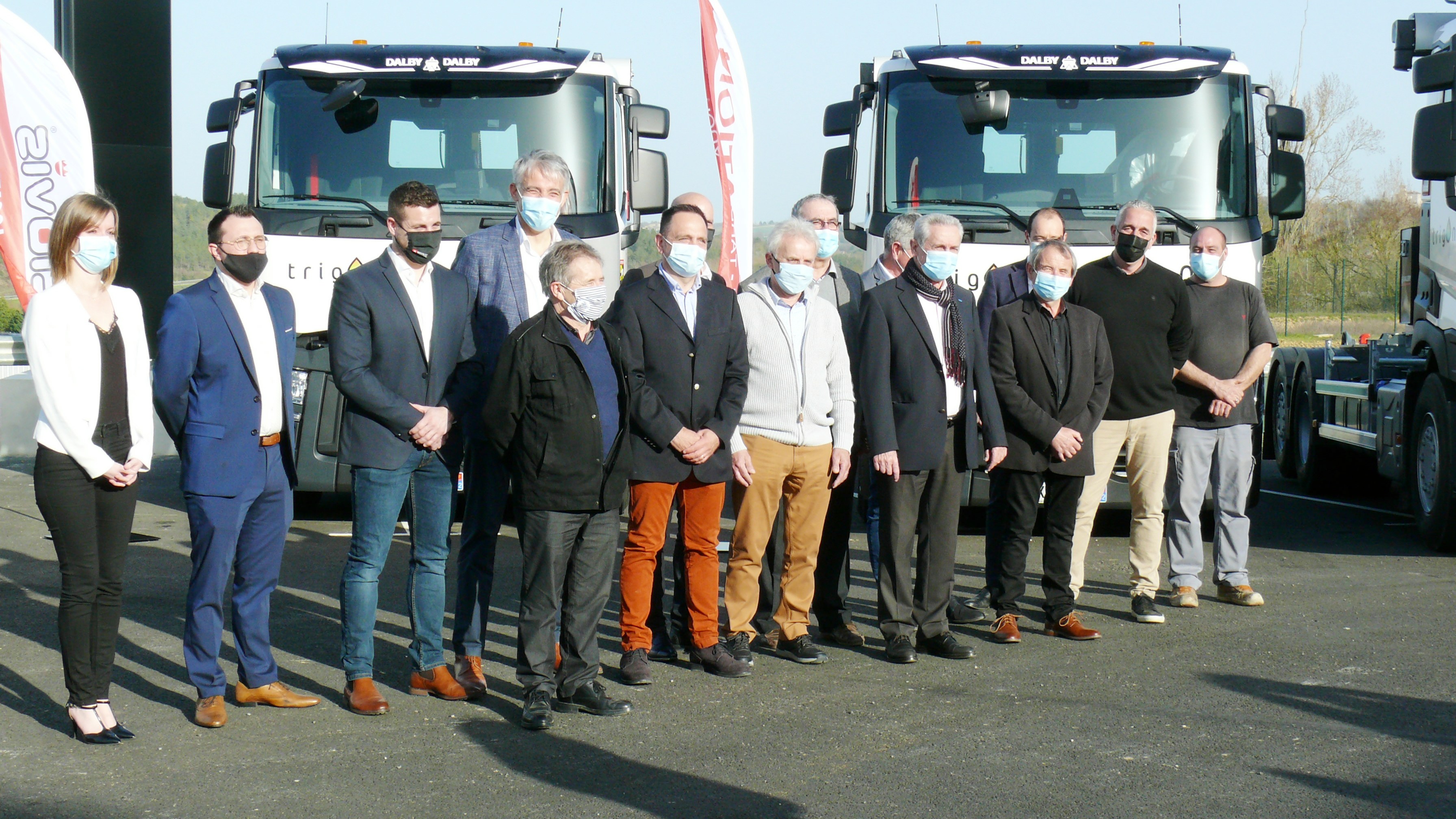Autour de Francis Dupouey étaient présents, le directeur général de Clovis, Franck Pérez, Le directeur de Renault Trucks, Henri Boutes, le directeur général de Trigone, Jean-Christophe Vergnes, et une partie du conseil d'administration de Trigone. 