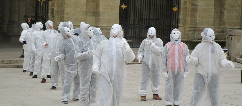 Qui sont les Masques Blancs qui ont défilé à Auch ce samedi 6 mars 2021 ?