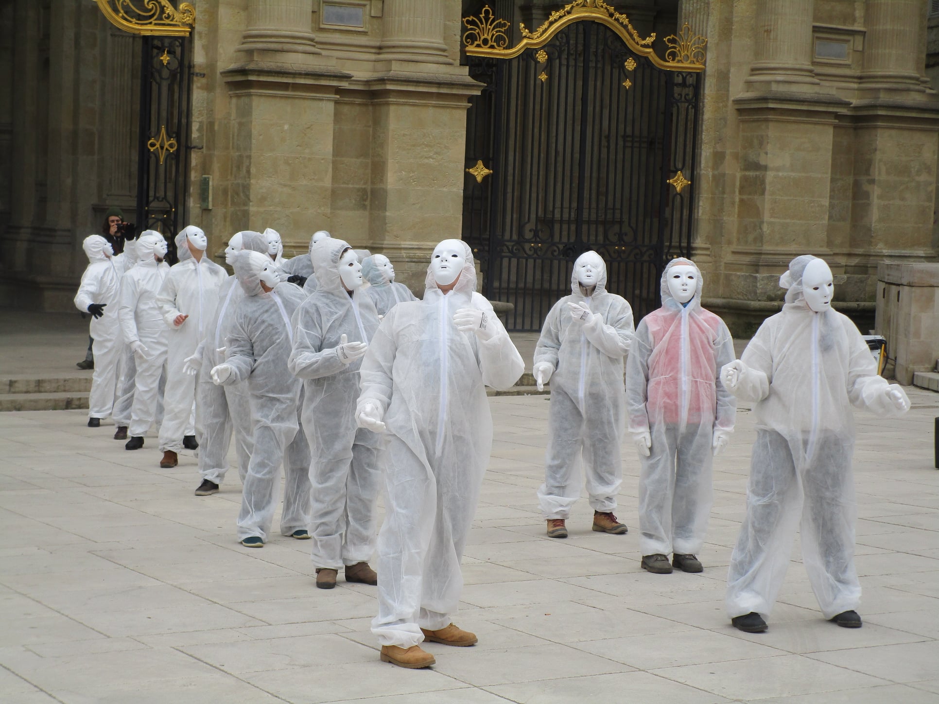 Les masques blancs ont fait leur première apparition à Auch ce samedi 6 mars 2021 (c) Facebook