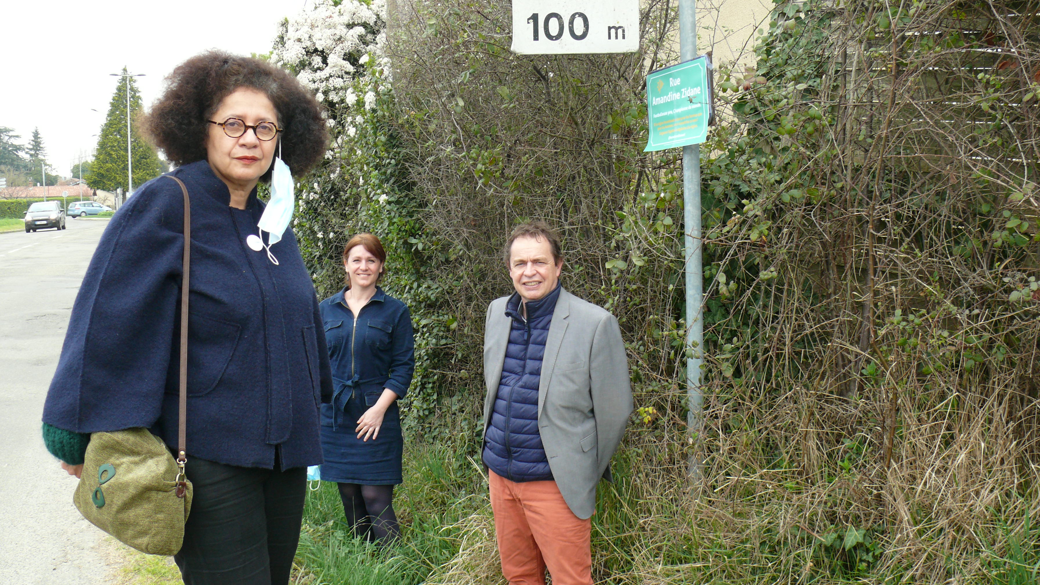 Fatma Adda, Bénédicte Mello et Philippe Marcelin lors de la pose de la plaque, Amandine Zidane.