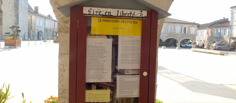 Les poètes s'affichent partout dans le village !