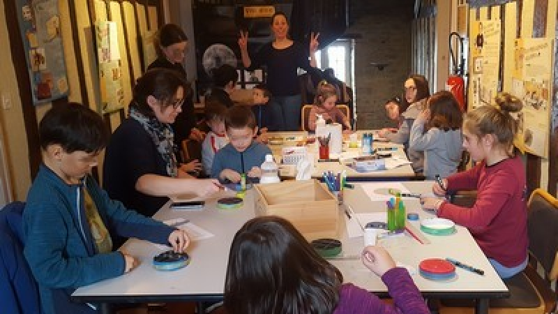 Exercice créatif à la médiathèque municipale