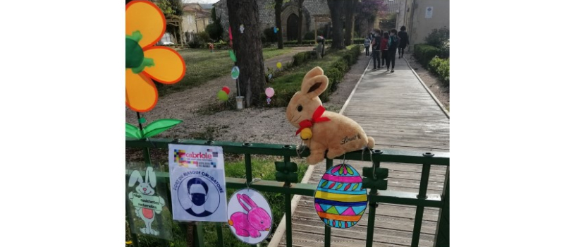 La chasse aux œufs des tout-petits