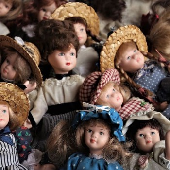 toys-dolls-antique-nostalgia.jpg