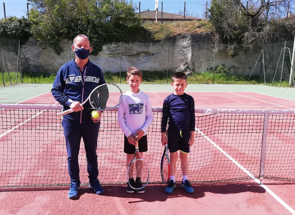 Jean-Michel Couret et les deux jeunes joueurs