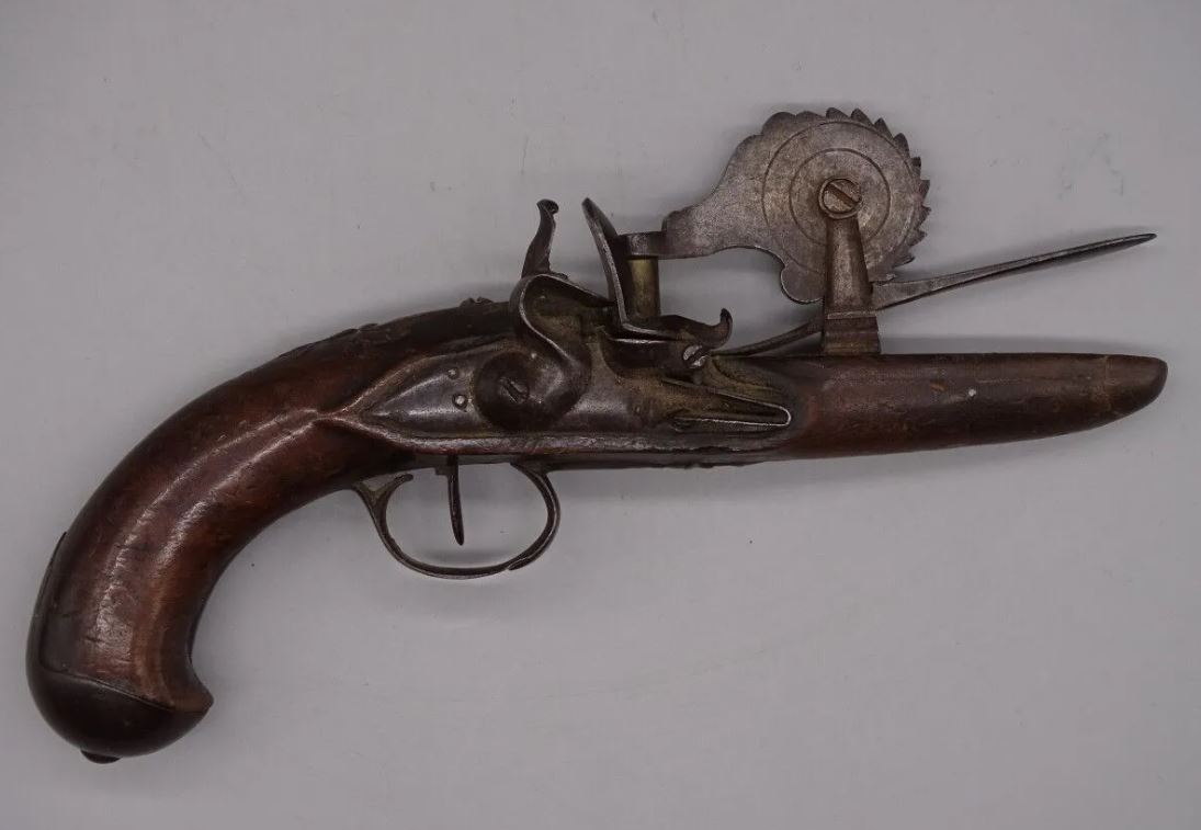 Lot n°159 -Pistolet à silex/éprouvette à poudre, XVIIIe siècle
