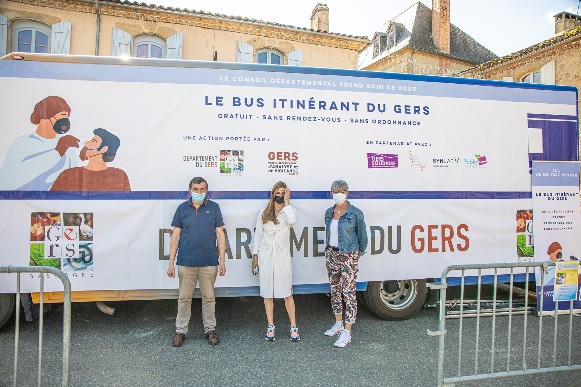 Le bus test du département s'est arrêté à Aignan,le 22 avril dernier - Photo Roland Houdaille