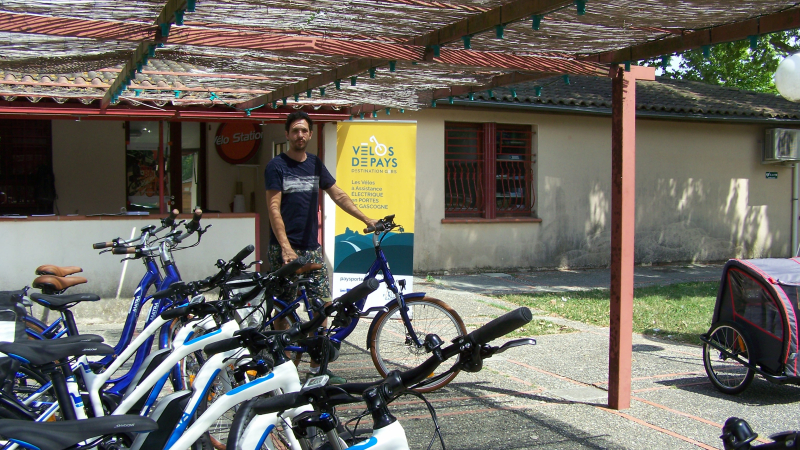 Les vélos à assistance électrique sont en vogue à l'Office de Tourisme de la Gascogne Toulousaine.