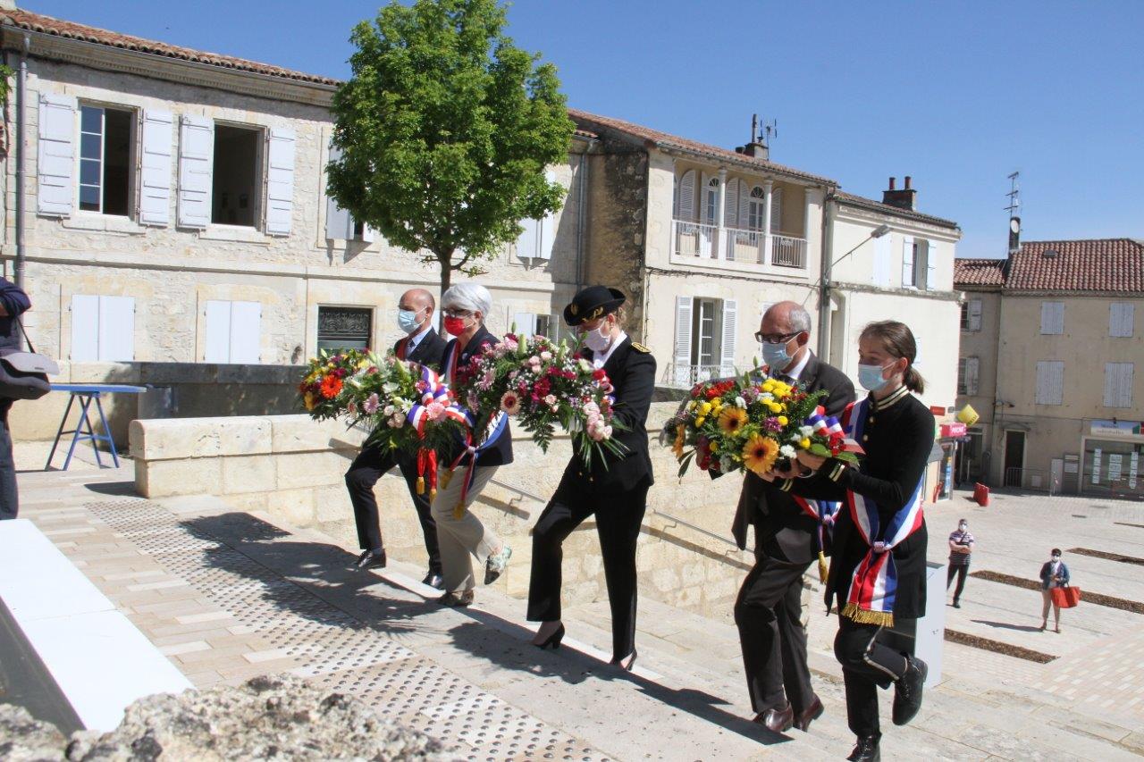 Dépôt de gerbes, ce 8 mai 2021 - Photo Marc Le Saux