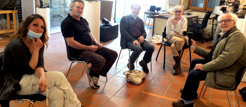 Trois artistes locaux, deux peintres et un sculpteur