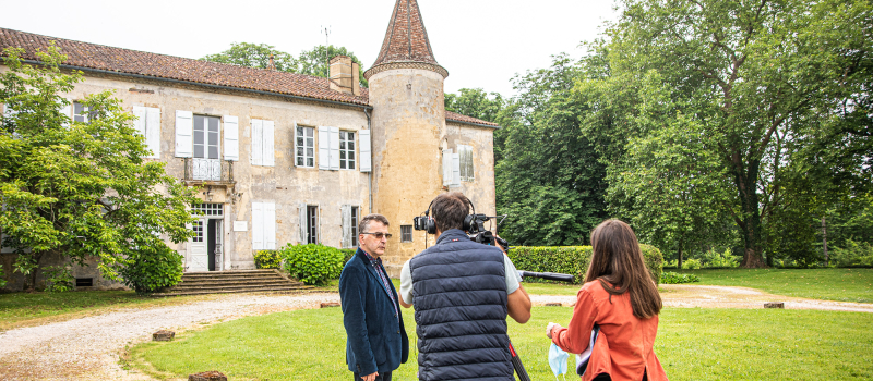 Arte visite le château de d’Artagnan à Lupiac  