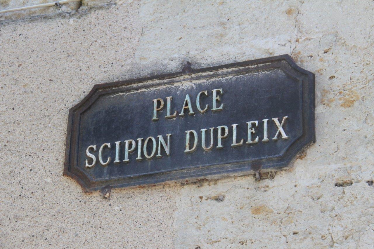 Connaissez-vous cette place ? Il vous faudra vous y rendre pour voter pour les Régionales - Photo MLS