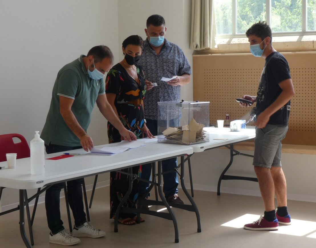 Pas d'embouteillage dans la salle d'élection 