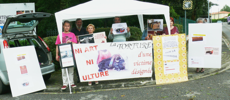 Le collectif gersois anti-corrida manifeste pour un référendum sur la corrida