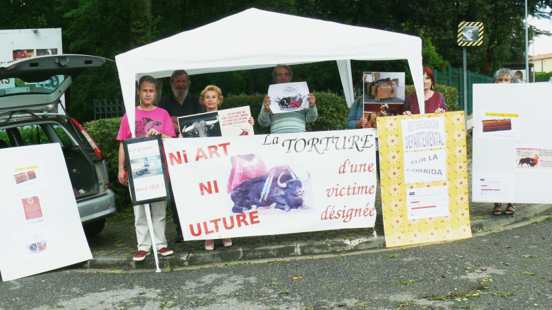 Le collectif gersois anti-corrida manifeste pour un référendum sur la corrida