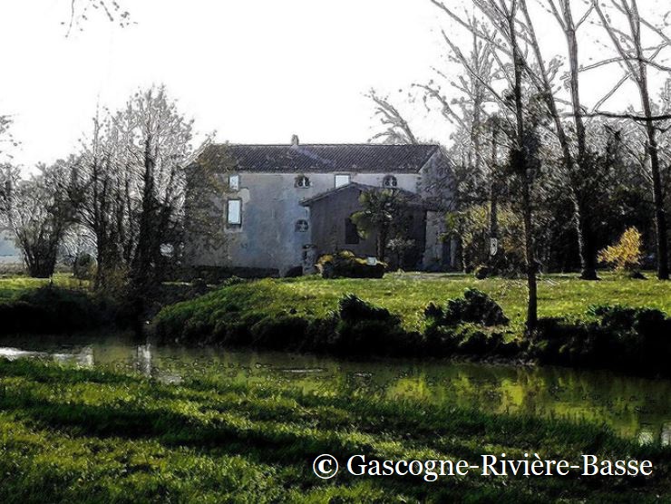 De belles balades historiques a faire dans la région de Plaisance, ici un des moulins