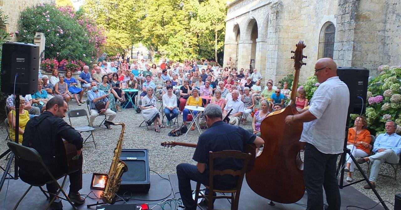 Jazz manouche, dans le parc du château, avec le groupe Clap Swing en juillet 2020