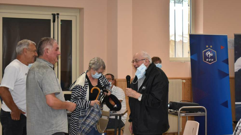 Robert Bibe honoré par le district