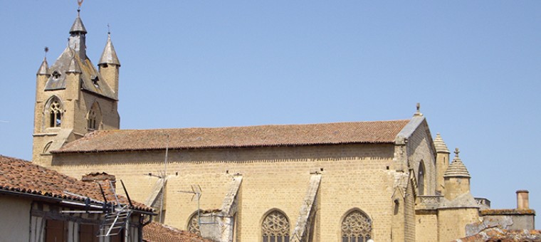 St._Mary's_Cathedral,_Mirande,_Gers,_France.jpg