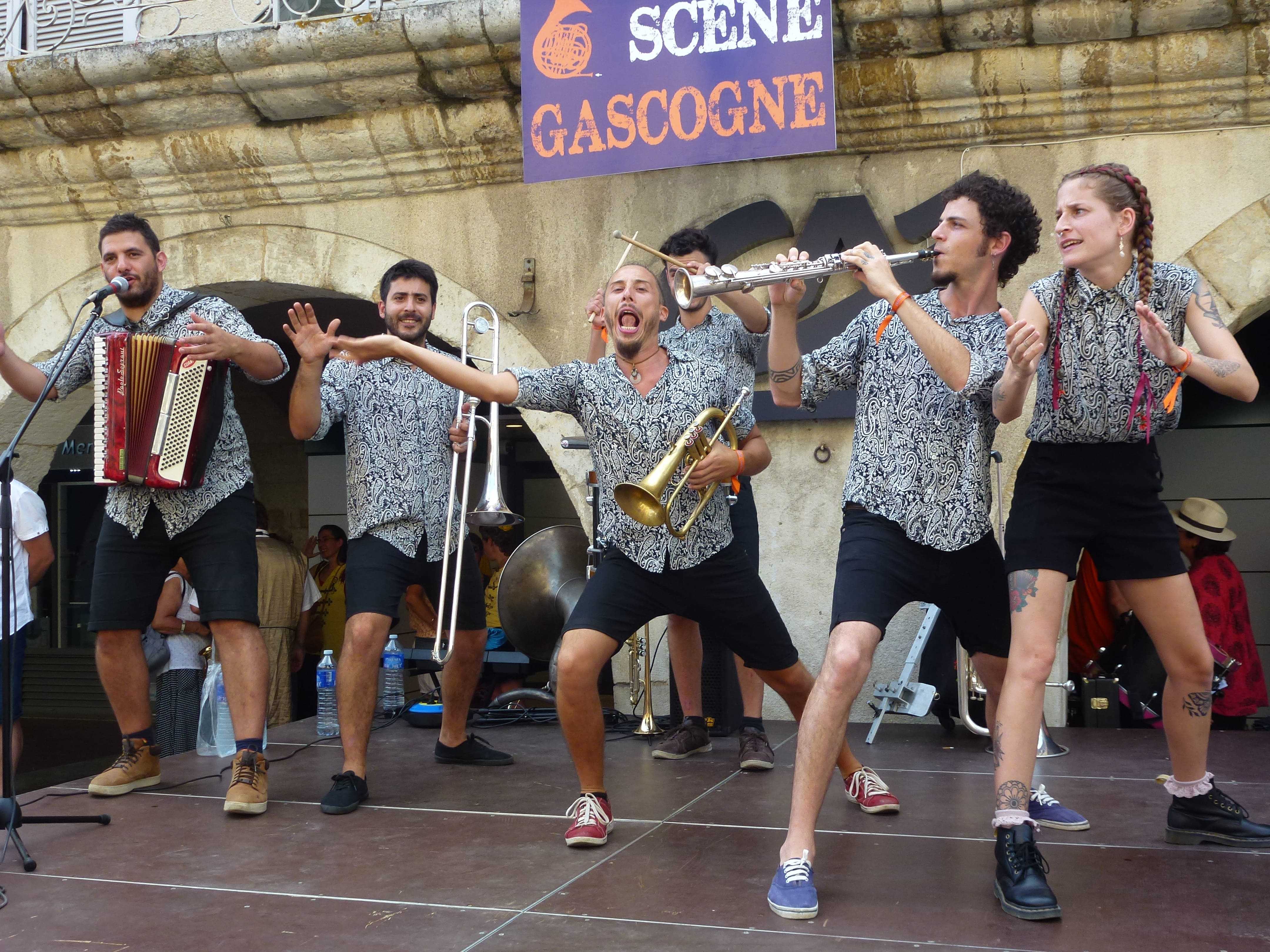 Desmadre Orkestra, une énergie débordante pour ces Argentins ! Dernière édition des Cuivro'Foliz en 2019.