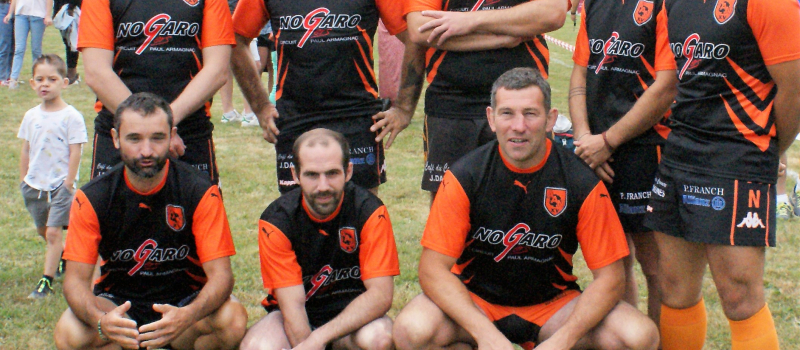 les petits a coté du tournoi de rugby a cinq