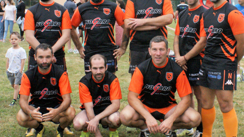 les petits a coté du tournoi de rugby a cinq