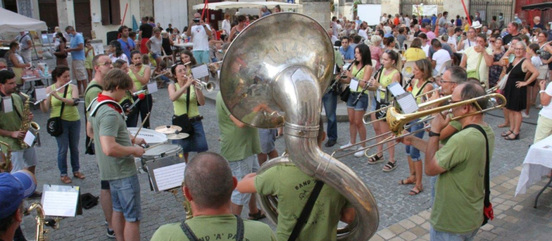 Bandas, musique classique, théâtre et danse